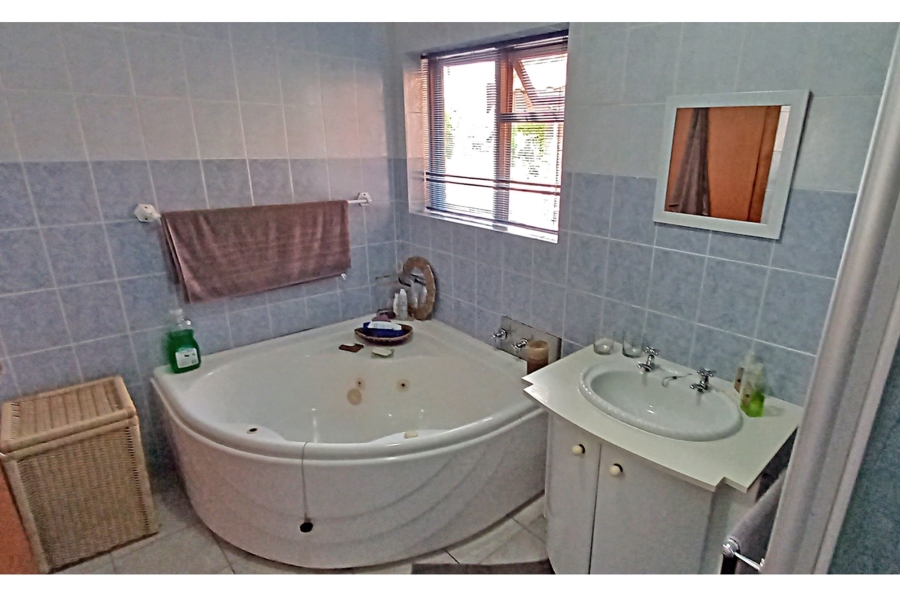 2 Bedroom Property for Sale in Hersham Western Cape